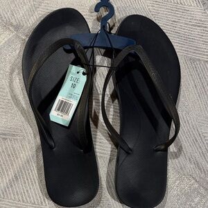 DSG Black Flip Flops Women's Size 10